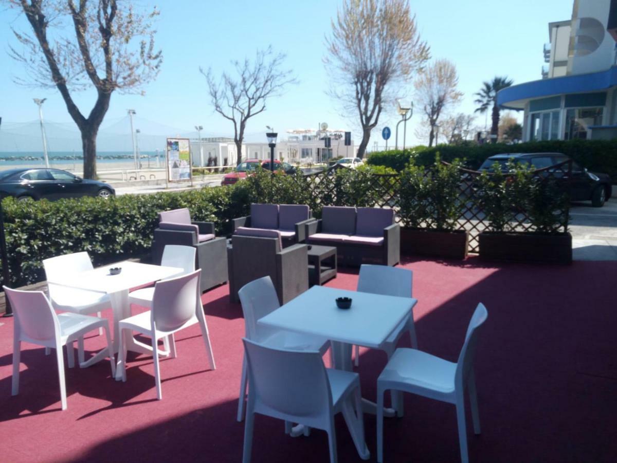 Tyc Hotel Viserbella di Rimini Ngoại thất bức ảnh