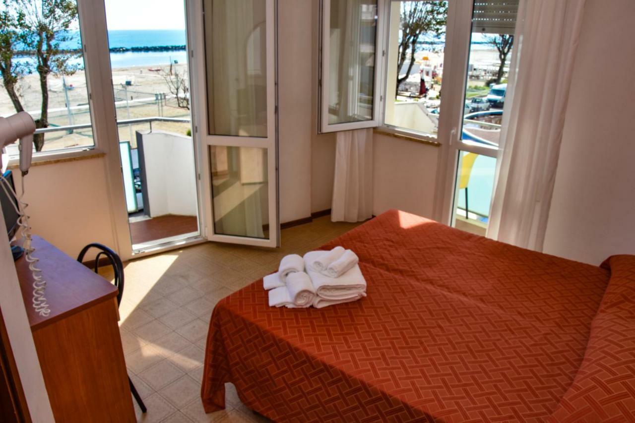 Tyc Hotel Viserbella di Rimini Ngoại thất bức ảnh