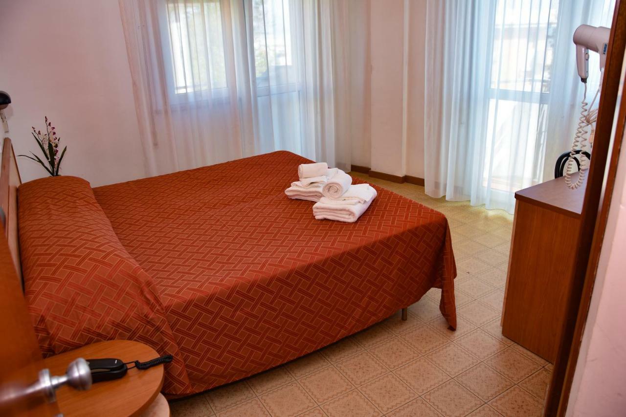 Tyc Hotel Viserbella di Rimini Ngoại thất bức ảnh